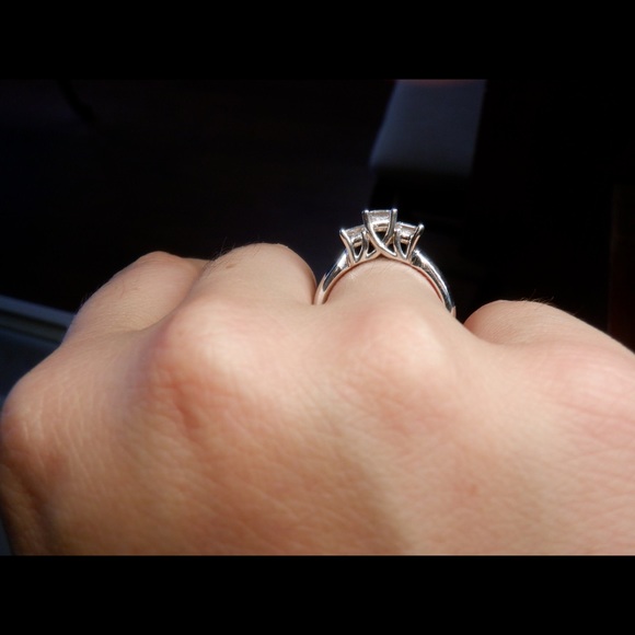 14k white gold engagement  diamonds ring - Picture 5 of 5